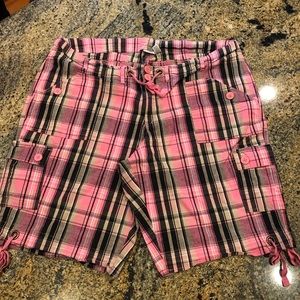 Venenzia pink plaid Bermuda style cargo shorts